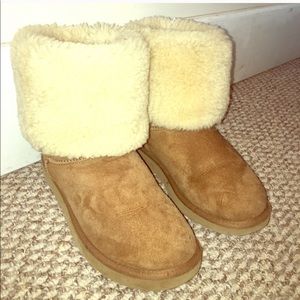 Chestnut uggs in great condition!